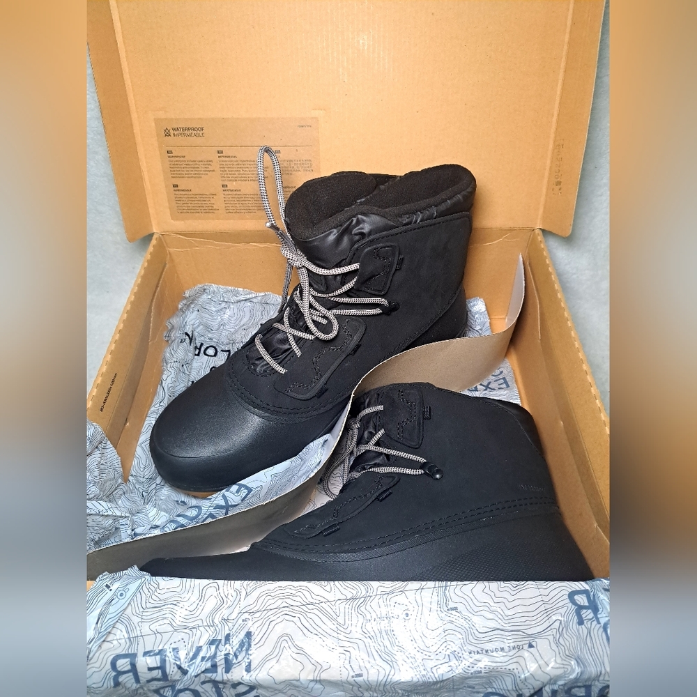 The North Face Shellista IV Shorty Lace Size 11 woman's Snow Boots